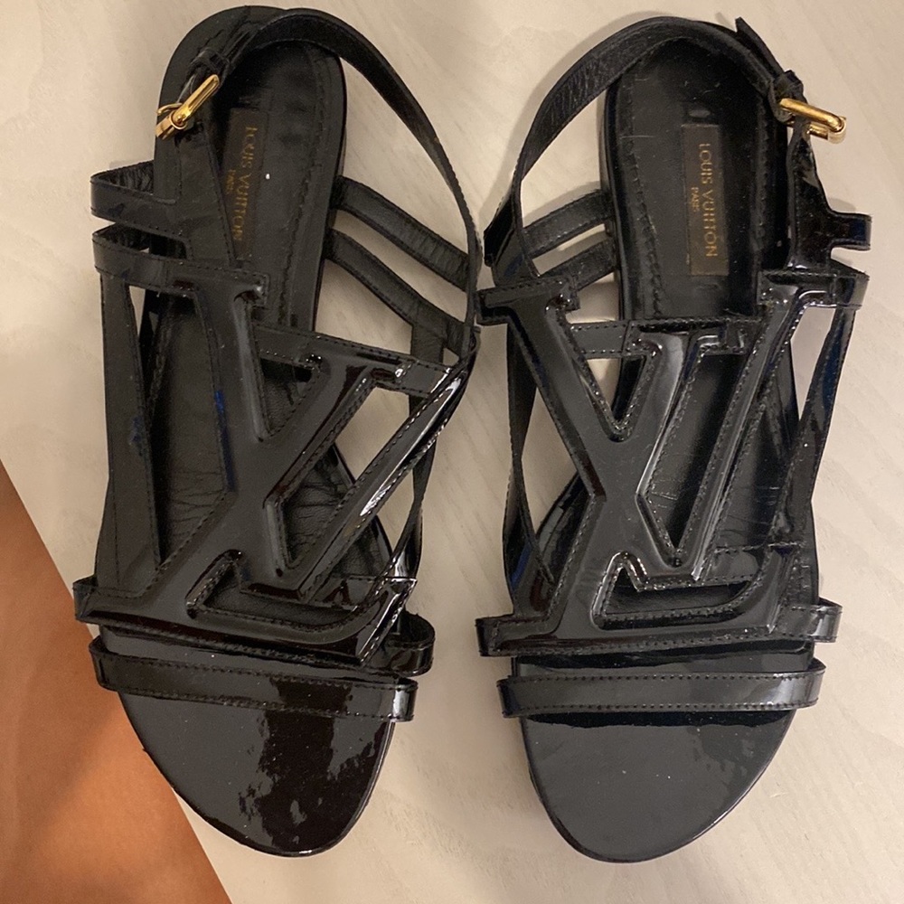 Used Louis Vuitton logo sandals, I fixed the sole since it has been used.